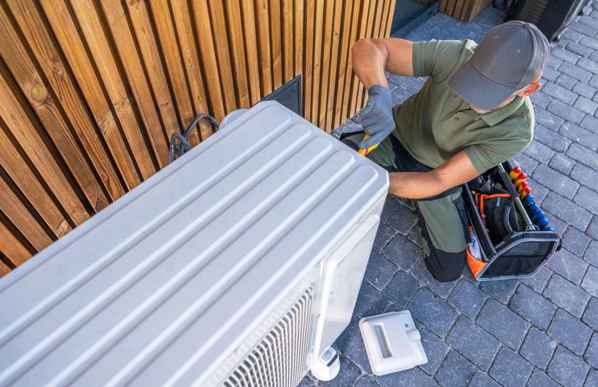 Why Your Philadelphia Home Feels Clammy Even When the AC Is Running